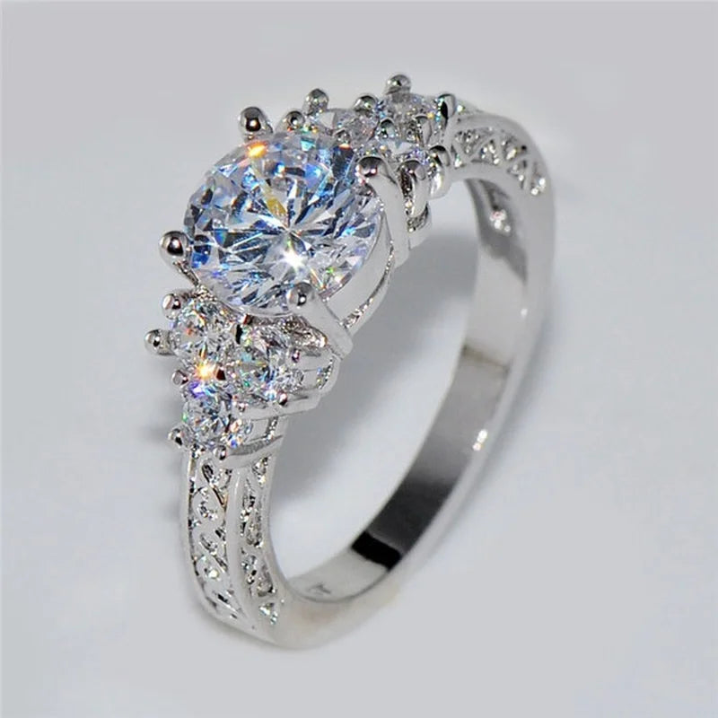 Exquisite Silver Color White Zircon Crystal Ring